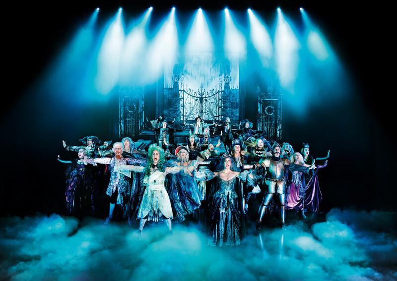 Das Musical TANZ DER VAMPIRE ist ab April 2016 wieder im Berliner Stage Theater des Westens zu sehen, vorauss vom 24. April 2016 bis 25. September 2016. Infos und Karten auf musicals.de TDV_OH_Prio1_Ewigkeit_(c)Brinkhoff/Mögenburg
